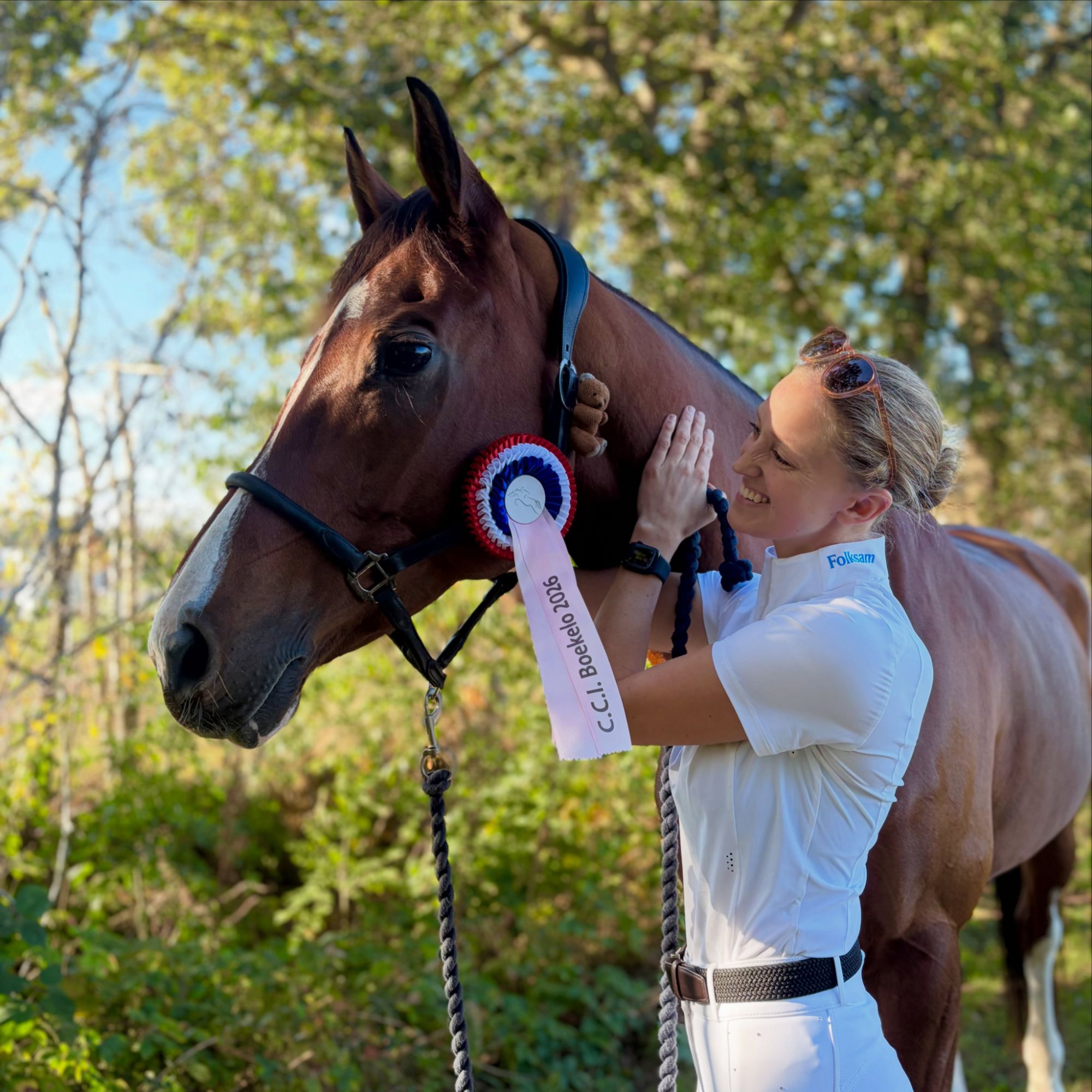 Jenny Glebenius och Canela med rosett efter CCI4* Boekelo 2026